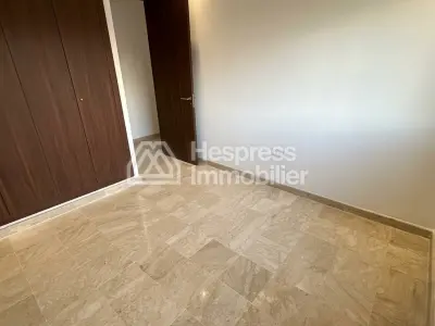 À louer, appartement vide – les arènes zenata