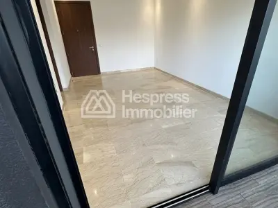 À louer, appartement vide – les arènes zenata