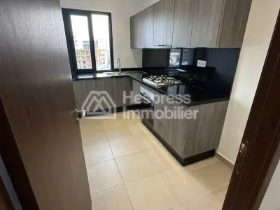À louer, appartement vide – les arènes zenata