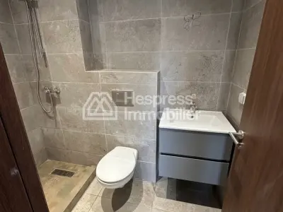 À louer, appartement vide – les arènes zenata