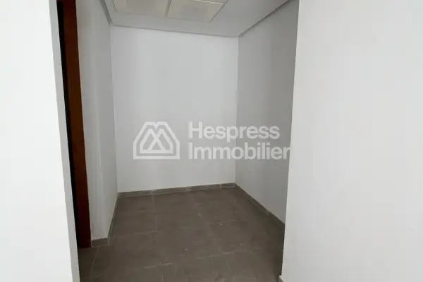 Office for rent – ​​bd moulay ismail Roches Noires