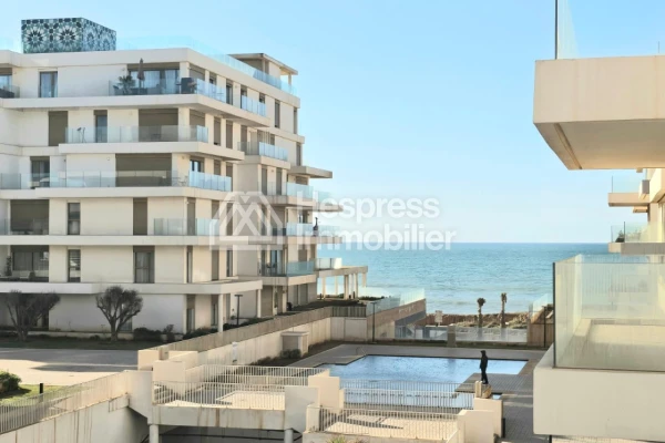 Furnished 2-bedroom apartment on the seafront, Le Carrousel