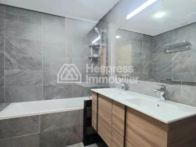 Furnished 2-bedroom apartment on the seafront, Le Carrousel
