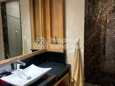 شقة مفروشة استثنائية للإيجار في مركز الخدمات المشتركة