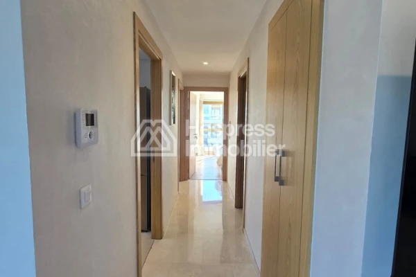 Furnished 2-bedroom apartment on the seafront, Le Carrousel