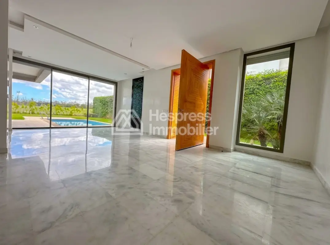 Semi-detached villa for rent with golf course views Prestigia