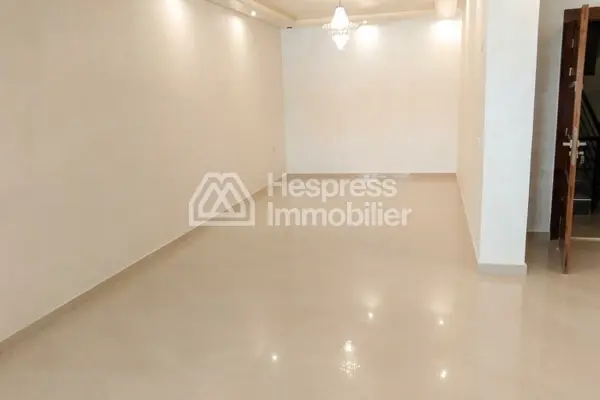 Unfurnished 3-bedroom apartment for rent – Dar Bouazza
