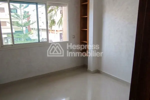 Unfurnished 3-bedroom apartment for rent – Dar Bouazza