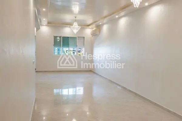 Unfurnished 3-bedroom apartment for rent – Dar Bouazza