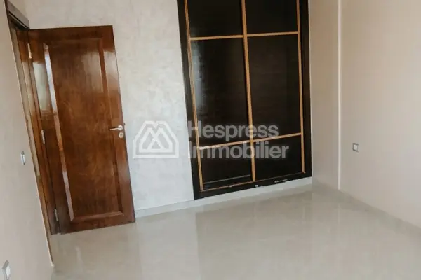 Unfurnished 3-bedroom apartment for rent – Dar Bouazza