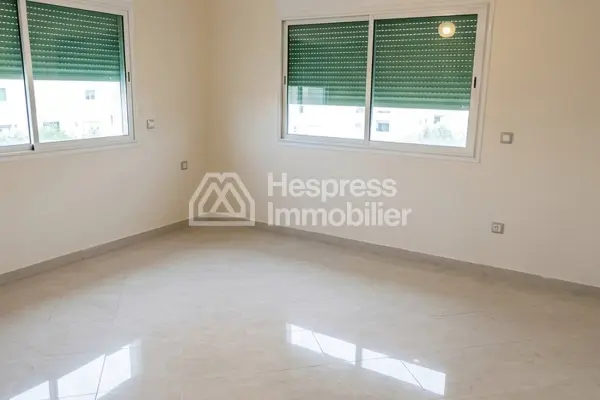 Unfurnished 3-bedroom apartment for rent – Dar Bouazza