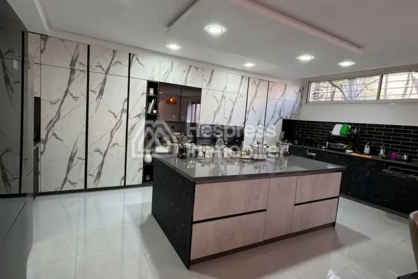 Villa à vendre à bouskoura ville