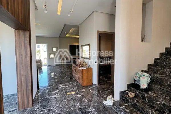 Villa à vendre à bouskoura ville