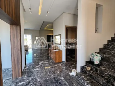 Villa à vendre à bouskoura ville
