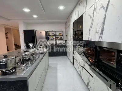 Villa à vendre à bouskoura ville