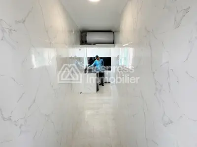 شقة جميلة للإيجار في فال دو فرانس.