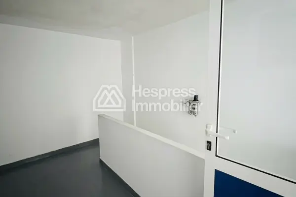 Local professionnel à louer à Quartier Lusitania