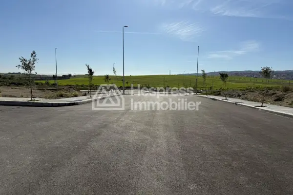 Land for sale, title deed in the Issa subdivision