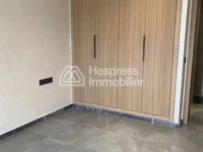 Empty studio apartment in Evasion Square near Naershore