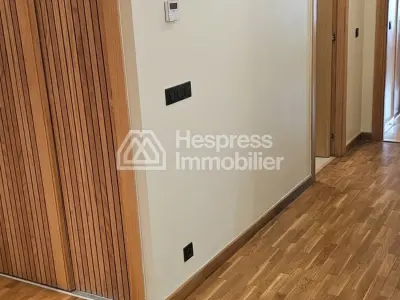 شقة للإيجار في كاليفورنيا ، شارع تادارت.