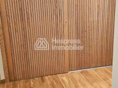 شقة للإيجار في كاليفورنيا ، شارع تادارت.