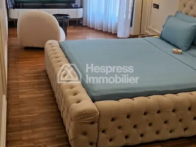 شقة للإيجار في كاليفورنيا ، شارع تادارت.