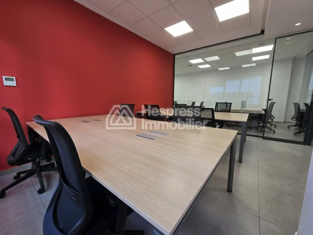 Bureau bien équipé prés de Hôtel onomo 148 m²