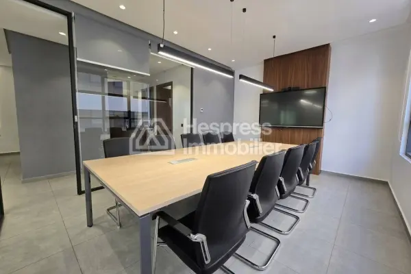 Bureau bien équipé prés de Hôtel onomo 148 m²