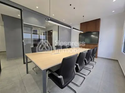 Bureau bien équipé prés de Hôtel onomo 148 m²