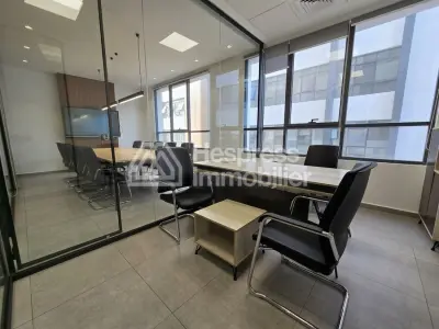 Bureau bien équipé prés de Hôtel onomo 148 m²