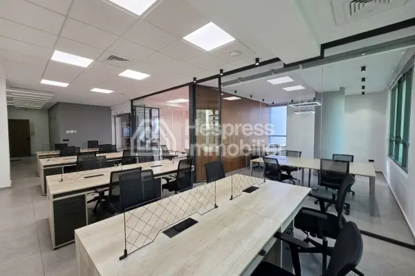 Bureau bien équipé prés de Hôtel onomo 148 m²