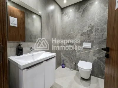 Bureau bien équipé prés de Hôtel onomo 148 m²