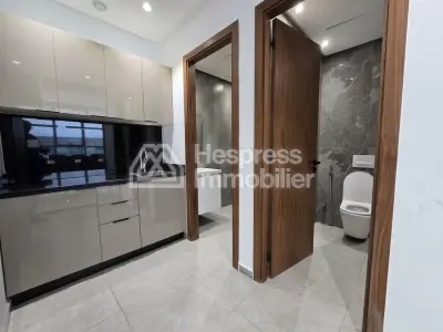 Bureau bien équipé prés de Hôtel onomo 148 m²