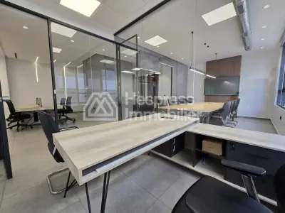 Bureau bien équipé prés de Hôtel onomo 148 m²
