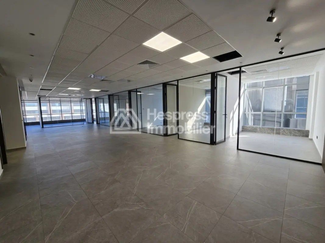 Bureau en face Hôtel Onomo 248 m² à louer