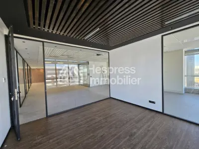 Bureau en face Hôtel Onomo 248 m² à louer