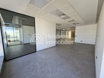 Bureau en face Hôtel Onomo 248 m² à louer