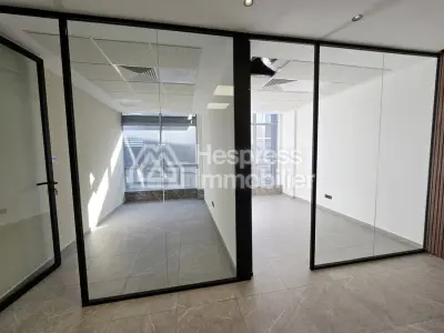 Bureau en face Hôtel Onomo 248 m² à louer