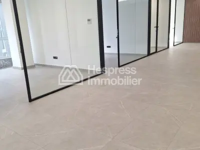 Bureau en face Hôtel Onomo 248 m² à louer