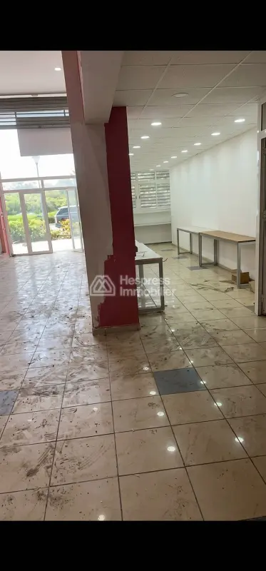 Premises on Boulevard Sidi Aberhmane, two curtains for rent
