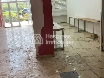 Premises on Boulevard Sidi Aberhmane, two curtains for rent