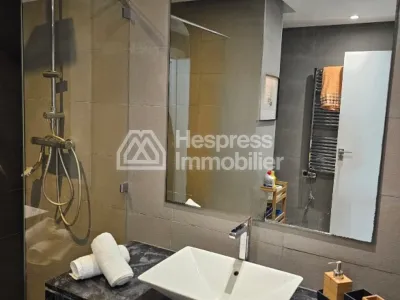 Beau studio meublé à CFC