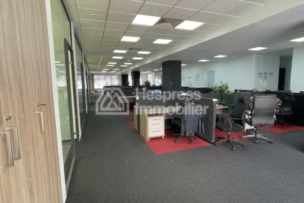 Bureau 426 m² pour location sidi maarouf