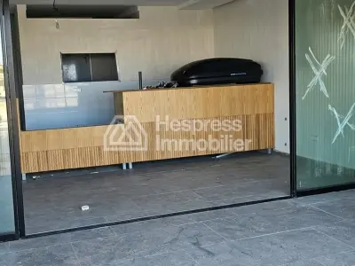 À Louer – Magasin 100 m² à Dar Bouazza