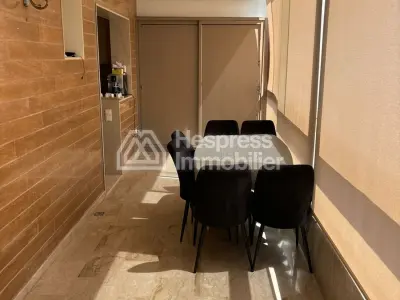 شقة مفروشة بمساحة 84 مترًا مربعًا للإيجار – كاليفورنيا