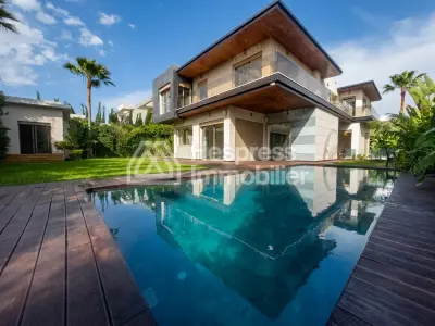 Luxury Villa for Sale – Ville verte
