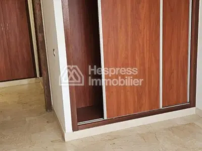 Val Fleury: Comfortable unfurnished apartment for rent