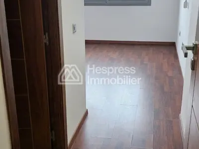 Val Fleury: Comfortable unfurnished apartment for rent