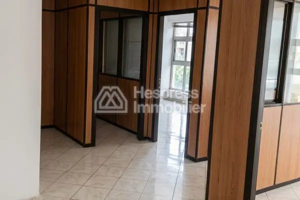 Plateau de Bureau à roche noir 81m² à louer