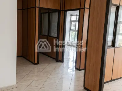 Plateau de Bureau à roche noir 81m² à louer